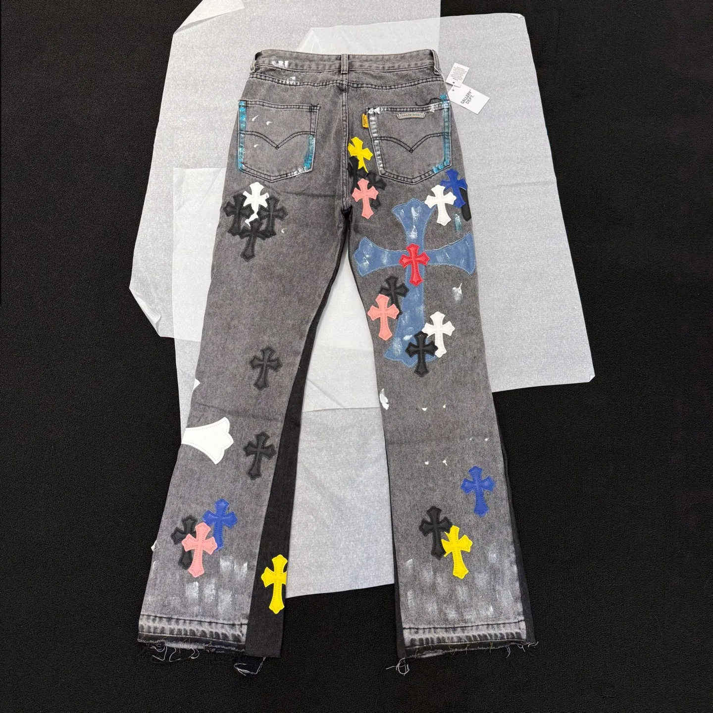 P320 model number: D371 GALLERY DEPT & Chrome hearts, washed gray spliced cross jeans, three-dimensional version, factory precision, original factory quality control, heavy-duty washed pure cotton denim fabric used in the process Size: 28, 30, 32, 34, 36 (S-XXL) Color: splicing Size reference # 28 trouser length 100 waist 72 30 trouser length 102 waist 76 32 pants length 104 waist circumference 80 34 pants length 106 waist circumference 84 36 pants length 108 waist circumference 88